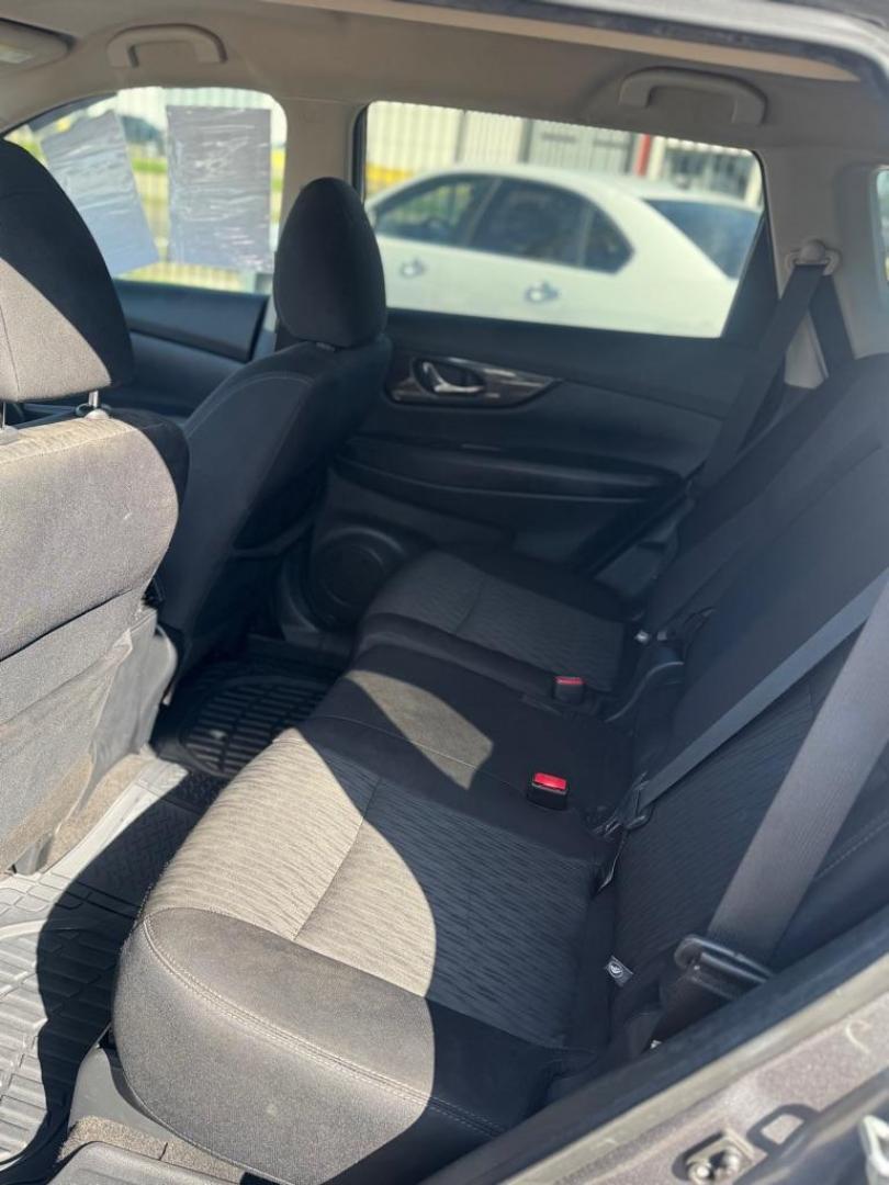2019 GRAY NISSAN ROGUE S (5N1AT2MTXKC) with an 2.5L engine, Continuously Variable transmission, located at 1507 S Hwy 67, Cedar Hill, TX, 75104, (972) 293-1833, 32.556370, -96.973297 - Photo#5