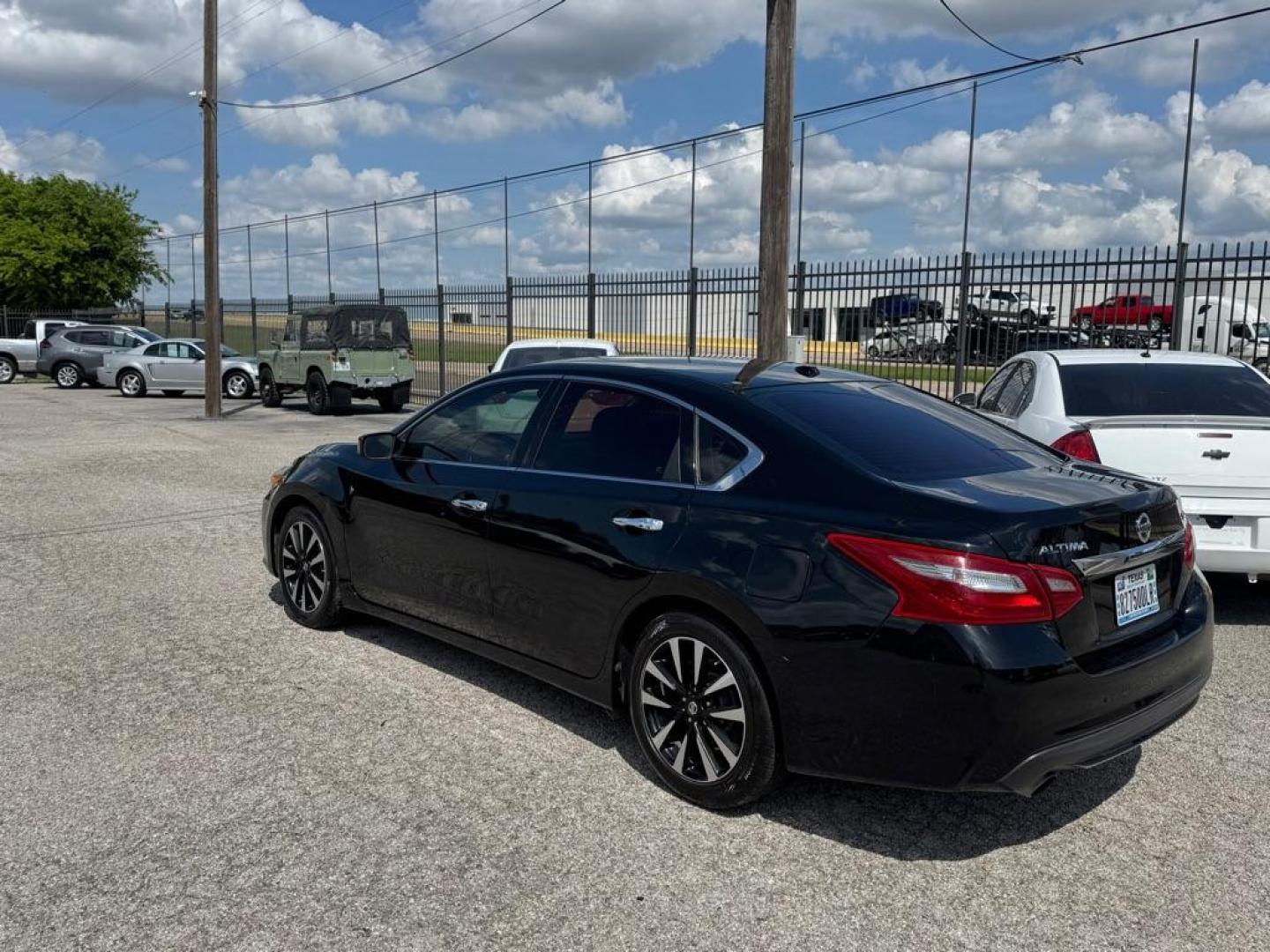 2018 BLACK NISSAN ALTIMA 2.5 (1N4AL3APXJC) with an 2.5L engine, Continuously Variable transmission, located at 1507 S Hwy 67, Cedar Hill, TX, 75104, (972) 293-1833, 32.556370, -96.973297 - Photo#3