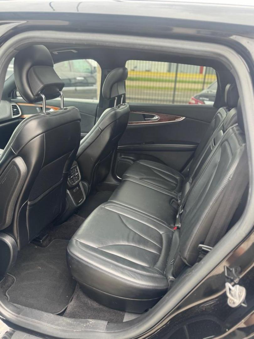 2016 BLACK LINCOLN MKX RESERVE (2LMTJ6LRXGB) with an 3.7L engine, Automatic transmission, located at 1507 S Hwy 67, Cedar Hill, TX, 75104, (972) 293-1833, 32.556370, -96.973297 - Photo#4