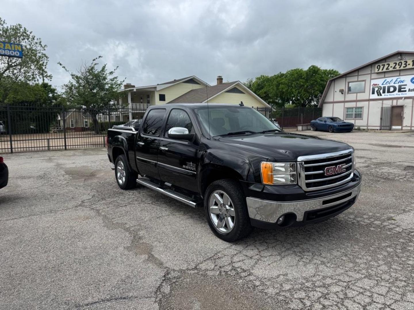 2013 BLACK GMC SIERRA 1500 SLE (3GTP1VE06DG) with an 5.3L engine, Automatic transmission, located at 1507 S Hwy 67, Cedar Hill, TX, 75104, (972) 293-1833, 32.556370, -96.973297 - Photo#1
