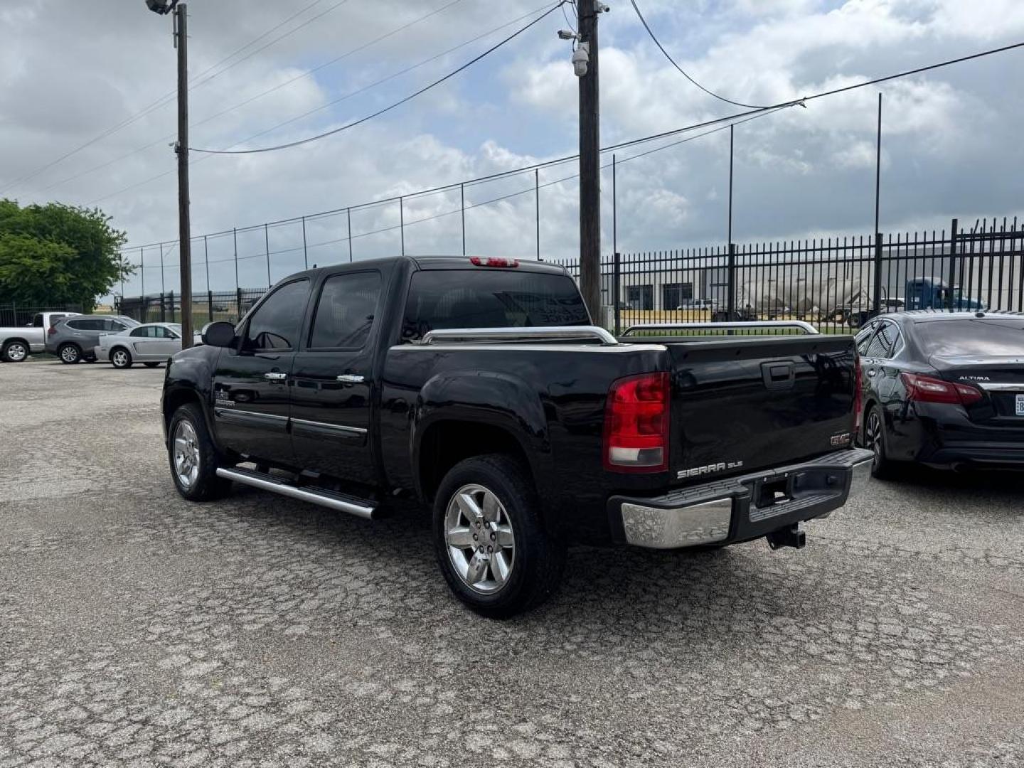 2013 BLACK GMC SIERRA 1500 SLE (3GTP1VE06DG) with an 5.3L engine, Automatic transmission, located at 1507 S Hwy 67, Cedar Hill, TX, 75104, (972) 293-1833, 32.556370, -96.973297 - Photo#3