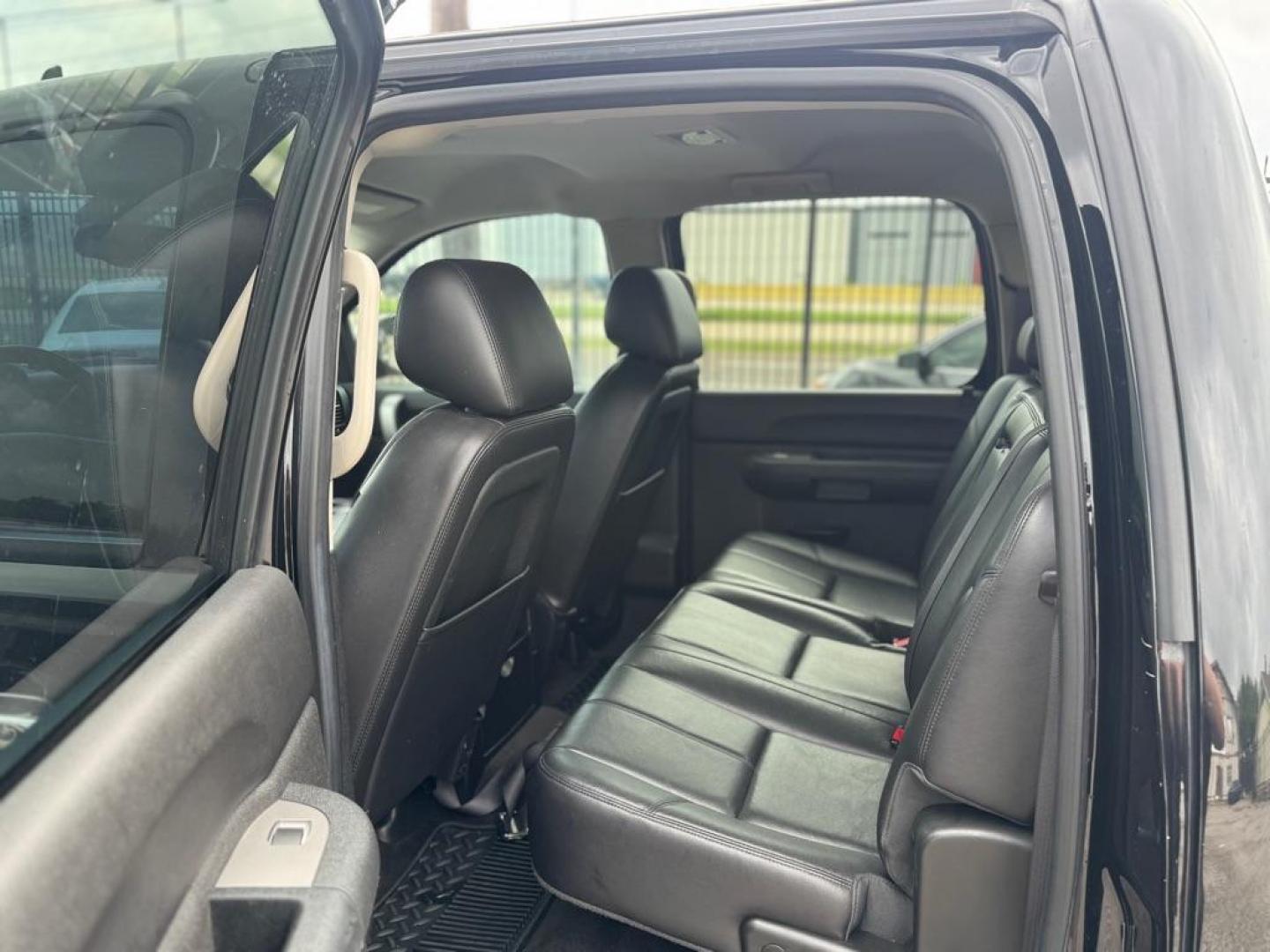 2013 BLACK GMC SIERRA 1500 SLE (3GTP1VE06DG) with an 5.3L engine, Automatic transmission, located at 1507 S Hwy 67, Cedar Hill, TX, 75104, (972) 293-1833, 32.556370, -96.973297 - Photo#4