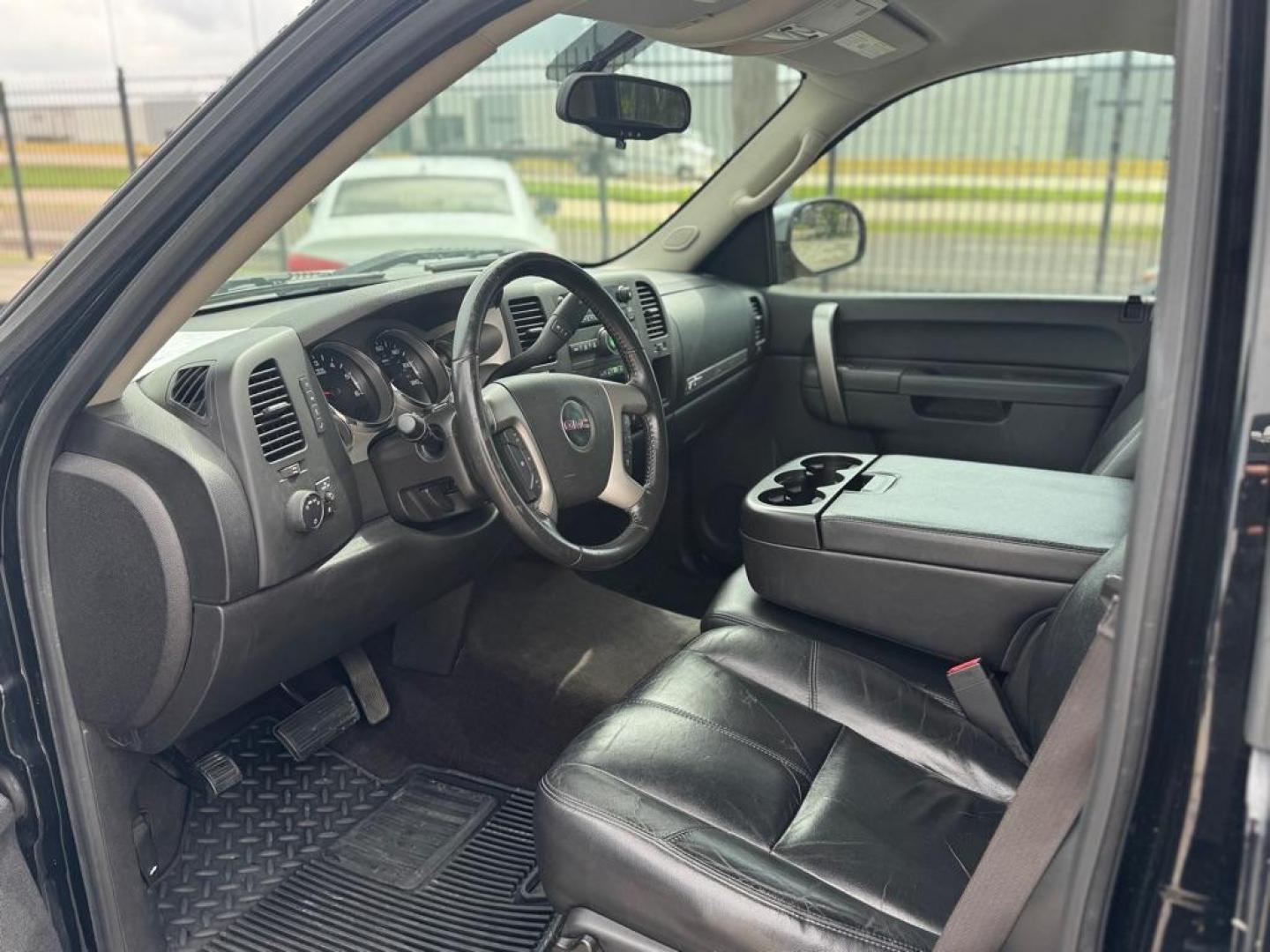 2013 BLACK GMC SIERRA 1500 SLE (3GTP1VE06DG) with an 5.3L engine, Automatic transmission, located at 1507 S Hwy 67, Cedar Hill, TX, 75104, (972) 293-1833, 32.556370, -96.973297 - Photo#5