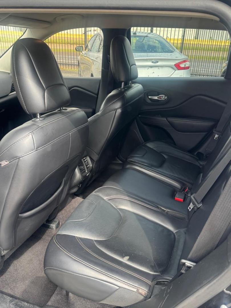 2016 BLACK JEEP CHEROKEE LIMITED (1C4PJLDB2GW) with an 2.4L engine, Automatic transmission, located at 1507 S Hwy 67, Cedar Hill, TX, 75104, (972) 293-1833, 32.556370, -96.973297 - Photo#4