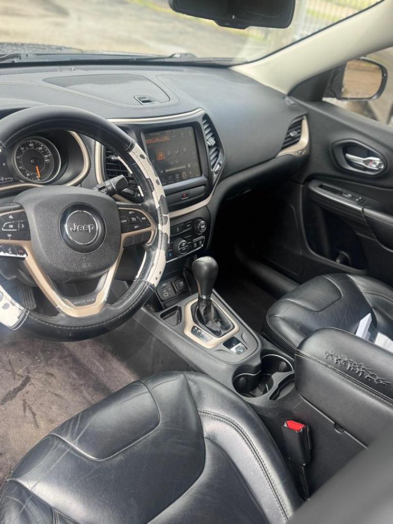 2016 BLACK JEEP CHEROKEE LIMITED (1C4PJLDB2GW) with an 2.4L engine, Automatic transmission, located at 1507 S Hwy 67, Cedar Hill, TX, 75104, (972) 293-1833, 32.556370, -96.973297 - Photo#5