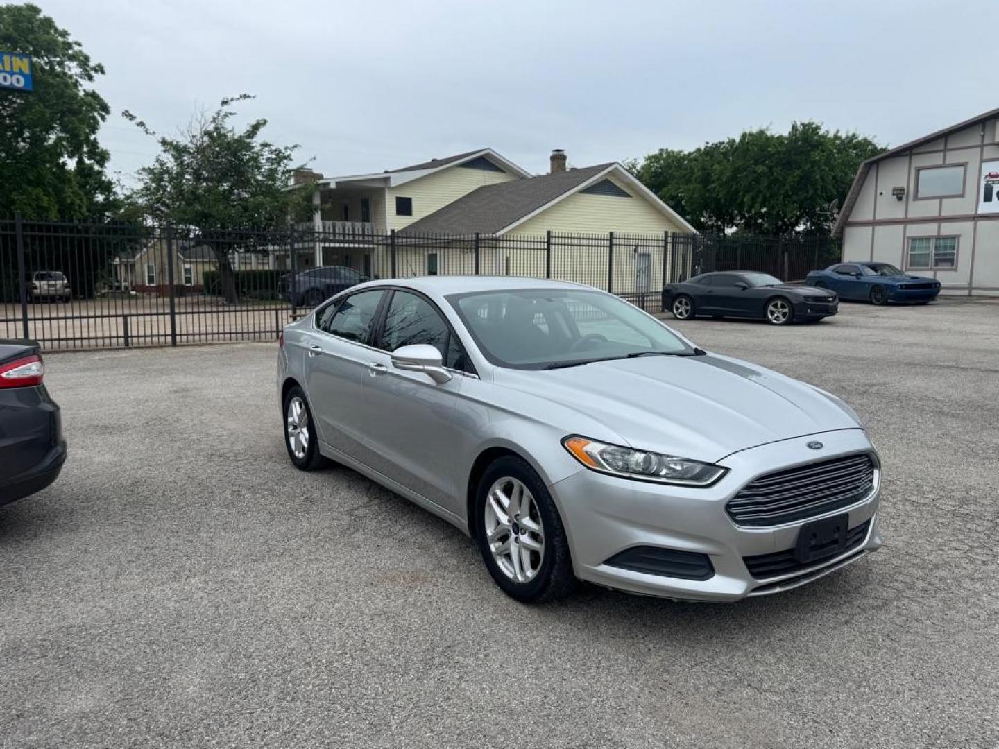 2016 SILVER FORD FUSION SE (3FA6P0H74GR) with an 2.5L engine, Automatic transmission, located at 1507 S Hwy 67, Cedar Hill, TX, 75104, (972) 293-1833, 32.556370, -96.973297 - Photo#1