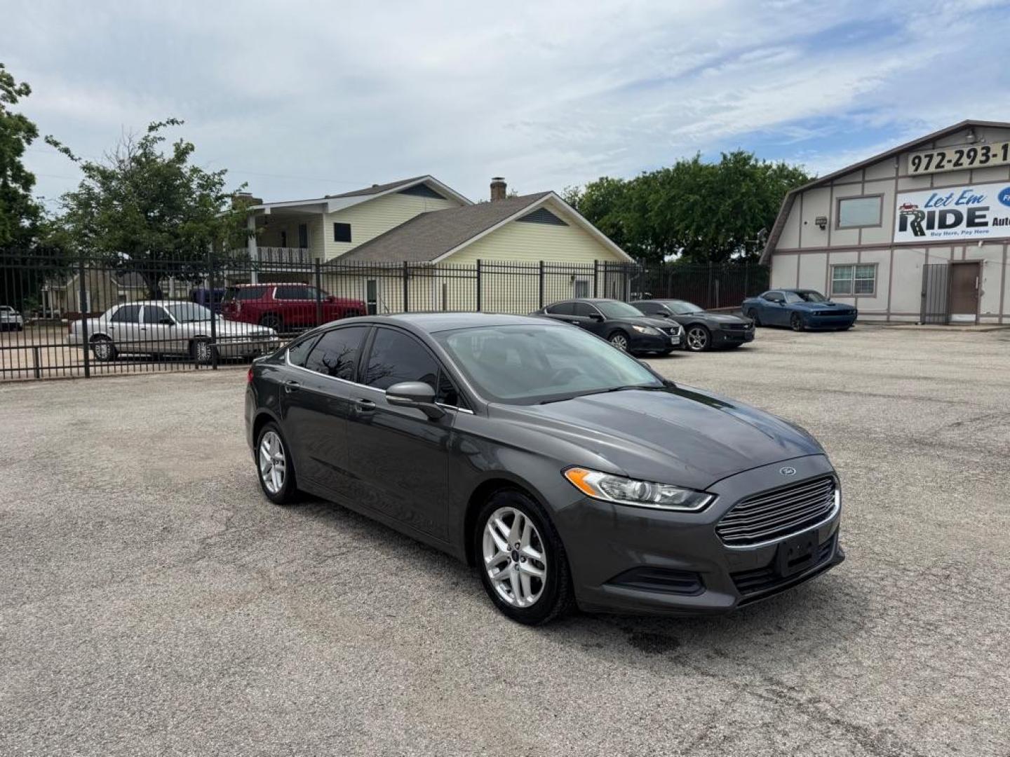 2016 GRAY FORD FUSION SE (3FA6P0H71GR) with an 2.5L engine, Automatic transmission, located at 1507 S Hwy 67, Cedar Hill, TX, 75104, (972) 293-1833, 32.556370, -96.973297 - Photo#1