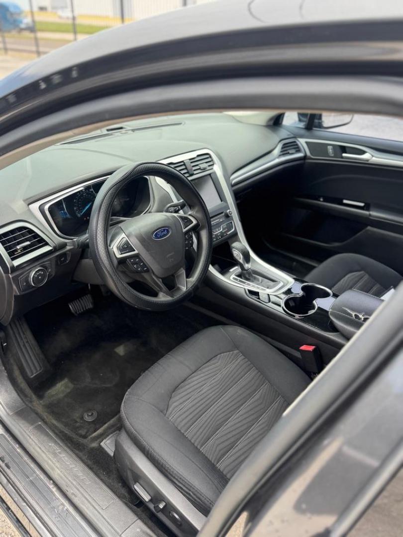 2016 GRAY FORD FUSION SE (3FA6P0H71GR) with an 2.5L engine, Automatic transmission, located at 1507 S Hwy 67, Cedar Hill, TX, 75104, (972) 293-1833, 32.556370, -96.973297 - Photo#5