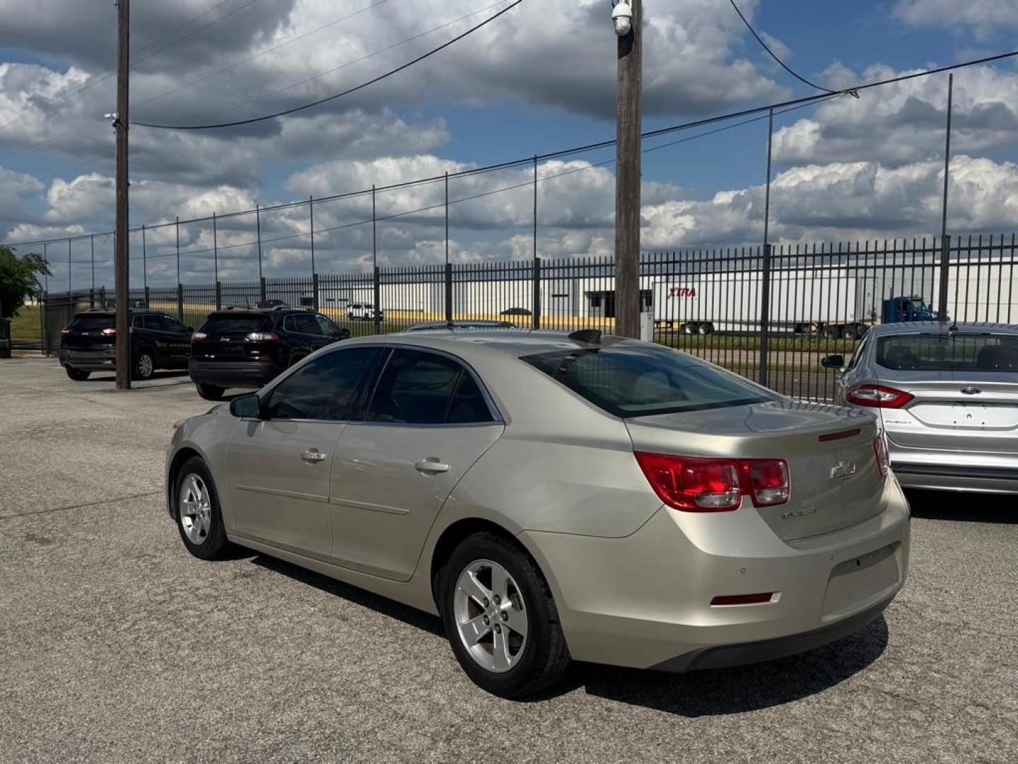 2016 GOLD CHEVROLET MALIBU LIMITED LS (1G11B5SA6GF) with an 2.5L engine, Automatic transmission, located at 1507 S Hwy 67, Cedar Hill, TX, 75104, (972) 293-1833, 32.556370, -96.973297 - Photo#3