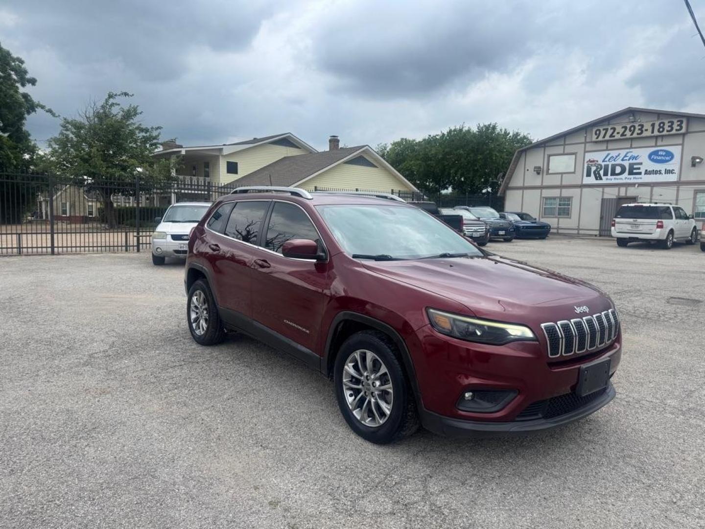2019 RED JEEP CHEROKEE LATITUDE PLUS (1C4PJLLB4KD) with an 2.4L engine, Automatic transmission, located at 1507 S Hwy 67, Cedar Hill, TX, 75104, (972) 293-1833, 32.556370, -96.973297 - Photo#1