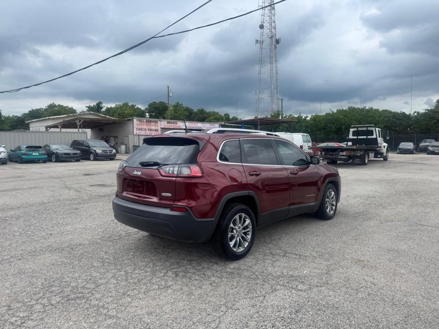 2019 RED JEEP CHEROKEE LATITUDE PLUS (1C4PJLLB4KD) with an 2.4L engine, Automatic transmission, located at 1507 S Hwy 67, Cedar Hill, TX, 75104, (972) 293-1833, 32.556370, -96.973297 - Photo#2