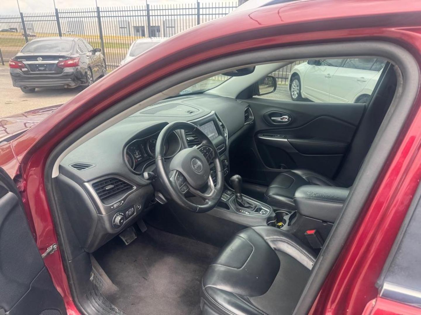 2019 RED JEEP CHEROKEE LATITUDE PLUS (1C4PJLLB4KD) with an 2.4L engine, Automatic transmission, located at 1507 S Hwy 67, Cedar Hill, TX, 75104, (972) 293-1833, 32.556370, -96.973297 - Photo#5