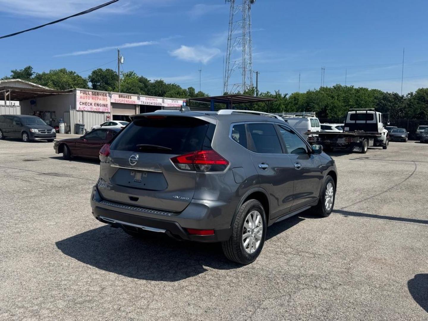 2017 GRAY NISSAN ROGUE S (JN8AT2MVXHW) with an 2.5L engine, Continuously Variable transmission, located at 1507 S Hwy 67, Cedar Hill, TX, 75104, (972) 293-1833, 32.556370, -96.973297- Photo#2