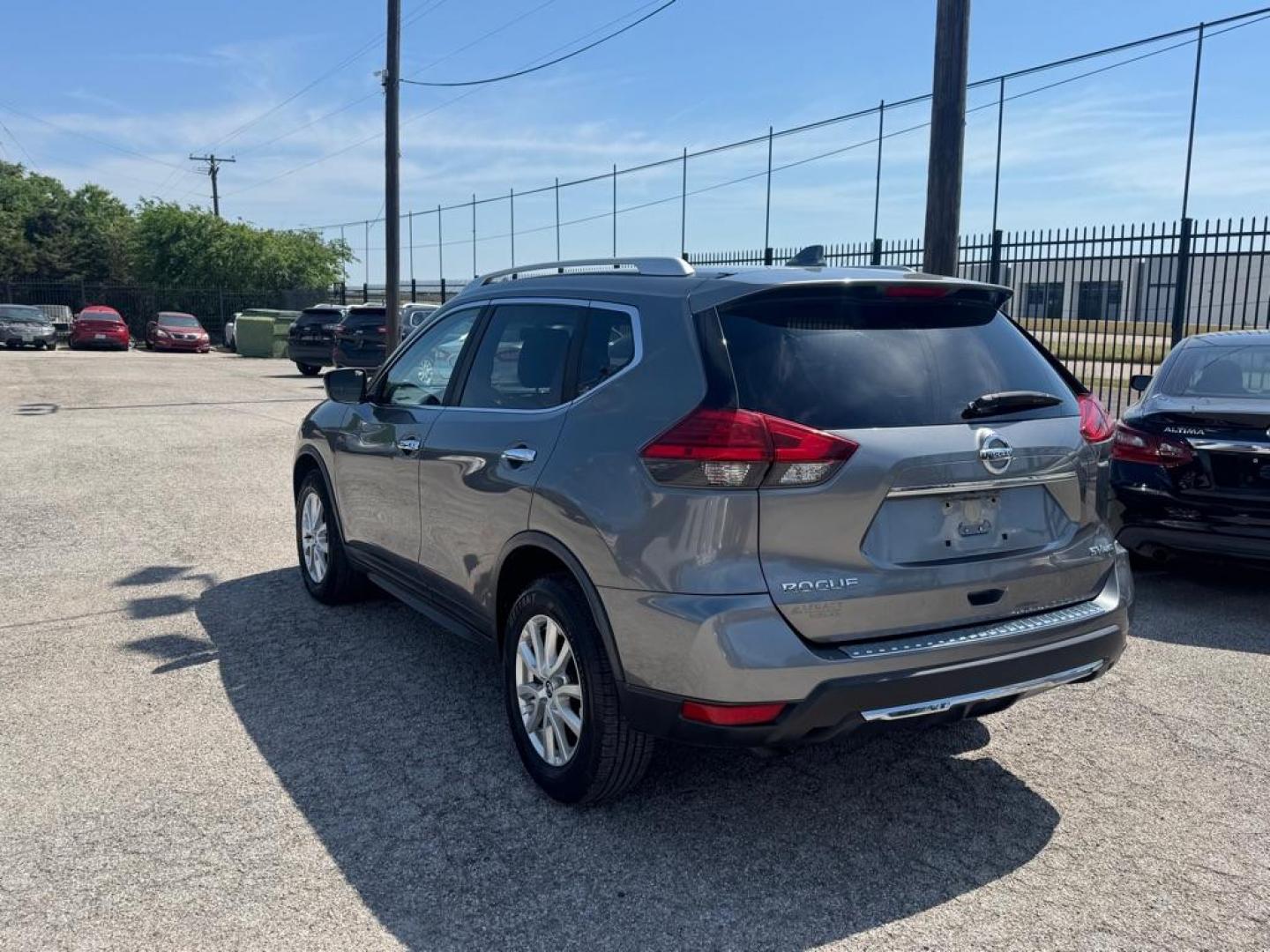 2017 GRAY NISSAN ROGUE S (JN8AT2MVXHW) with an 2.5L engine, Continuously Variable transmission, located at 1507 S Hwy 67, Cedar Hill, TX, 75104, (972) 293-1833, 32.556370, -96.973297- Photo#3