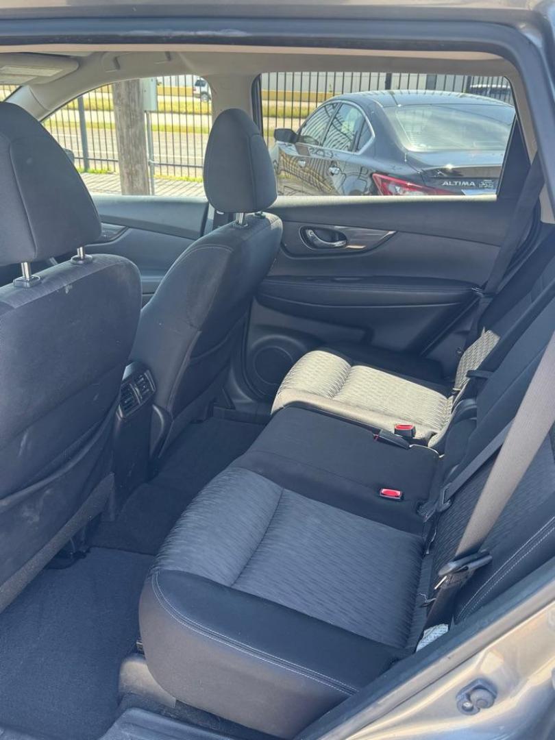 2017 GRAY NISSAN ROGUE S (JN8AT2MVXHW) with an 2.5L engine, Continuously Variable transmission, located at 1507 S Hwy 67, Cedar Hill, TX, 75104, (972) 293-1833, 32.556370, -96.973297- Photo#4