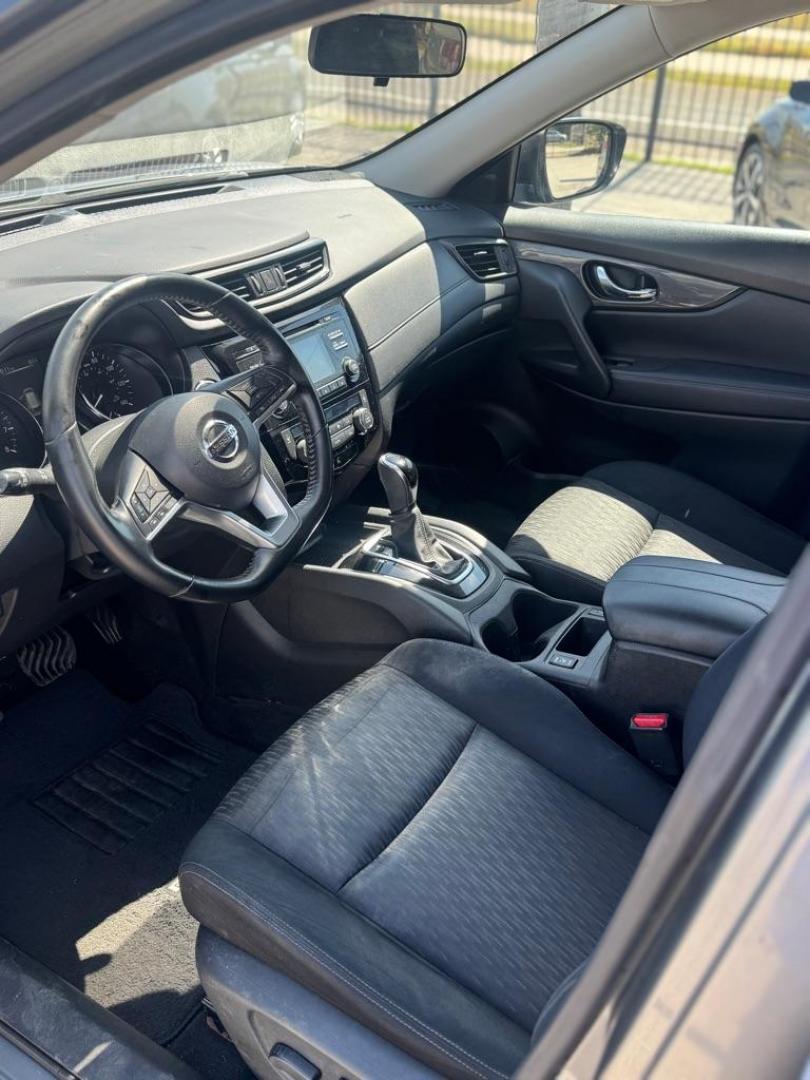 2017 GRAY NISSAN ROGUE S (JN8AT2MVXHW) with an 2.5L engine, Continuously Variable transmission, located at 1507 S Hwy 67, Cedar Hill, TX, 75104, (972) 293-1833, 32.556370, -96.973297- Photo#5