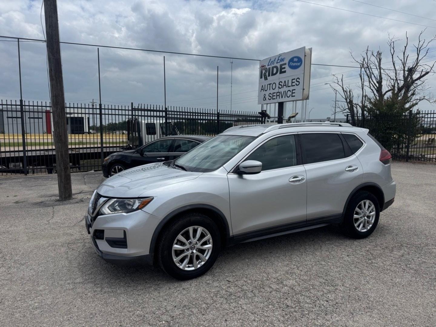 2018 SILVER NISSAN ROGUE S (KNMAT2MT2JP) with an 2.5L engine, Continuously Variable transmission, located at 1507 S Hwy 67, Cedar Hill, TX, 75104, (972) 293-1833, 32.556370, -96.973297- Photo#0