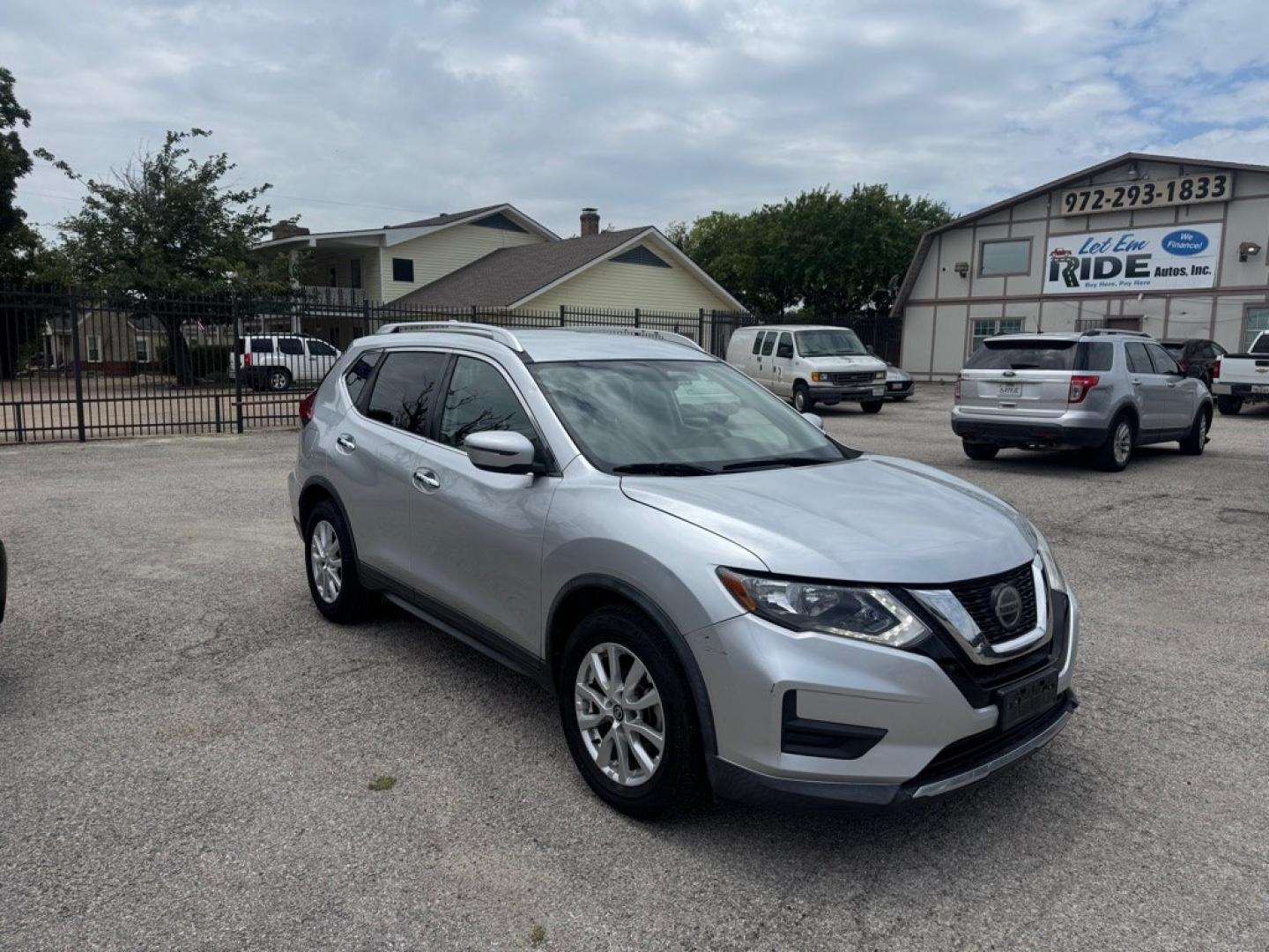 2018 SILVER NISSAN ROGUE S (KNMAT2MT2JP) with an 2.5L engine, Continuously Variable transmission, located at 1507 S Hwy 67, Cedar Hill, TX, 75104, (972) 293-1833, 32.556370, -96.973297- Photo#1