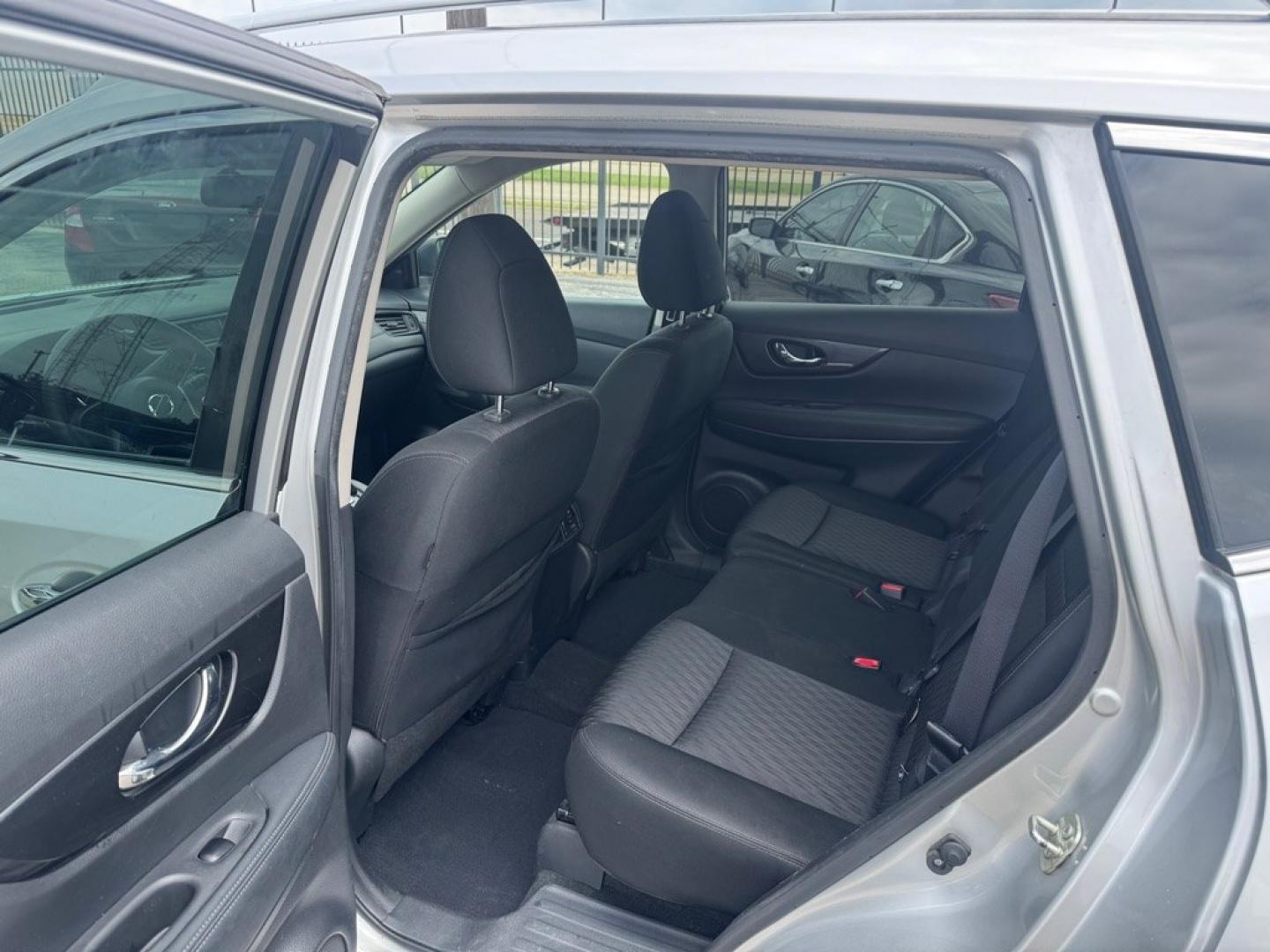 2018 SILVER NISSAN ROGUE S (KNMAT2MT2JP) with an 2.5L engine, Continuously Variable transmission, located at 1507 S Hwy 67, Cedar Hill, TX, 75104, (972) 293-1833, 32.556370, -96.973297- Photo#4