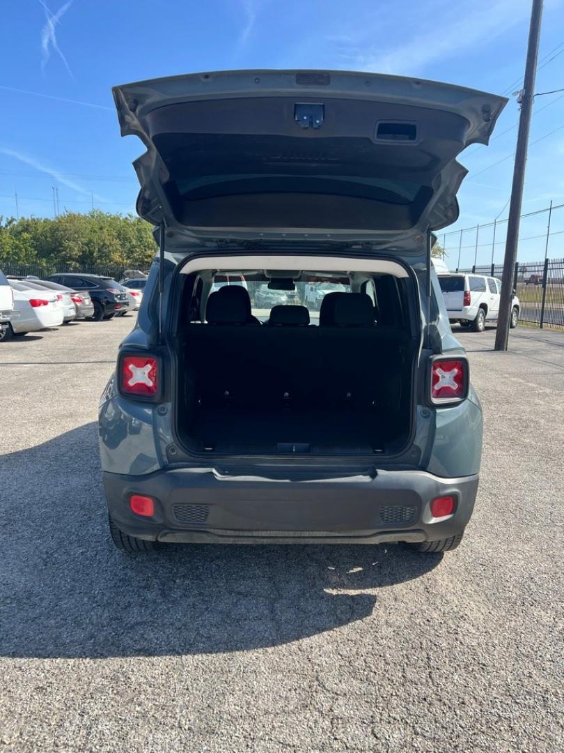 2017 GRAY JEEP RENEGADE LATITUDE (ZACCJABB3HP) with an 2.4L engine, Automatic transmission, located at 1507 S Hwy 67, Cedar Hill, TX, 75104, (972) 293-1833, 32.556370, -96.973297- Photo#3