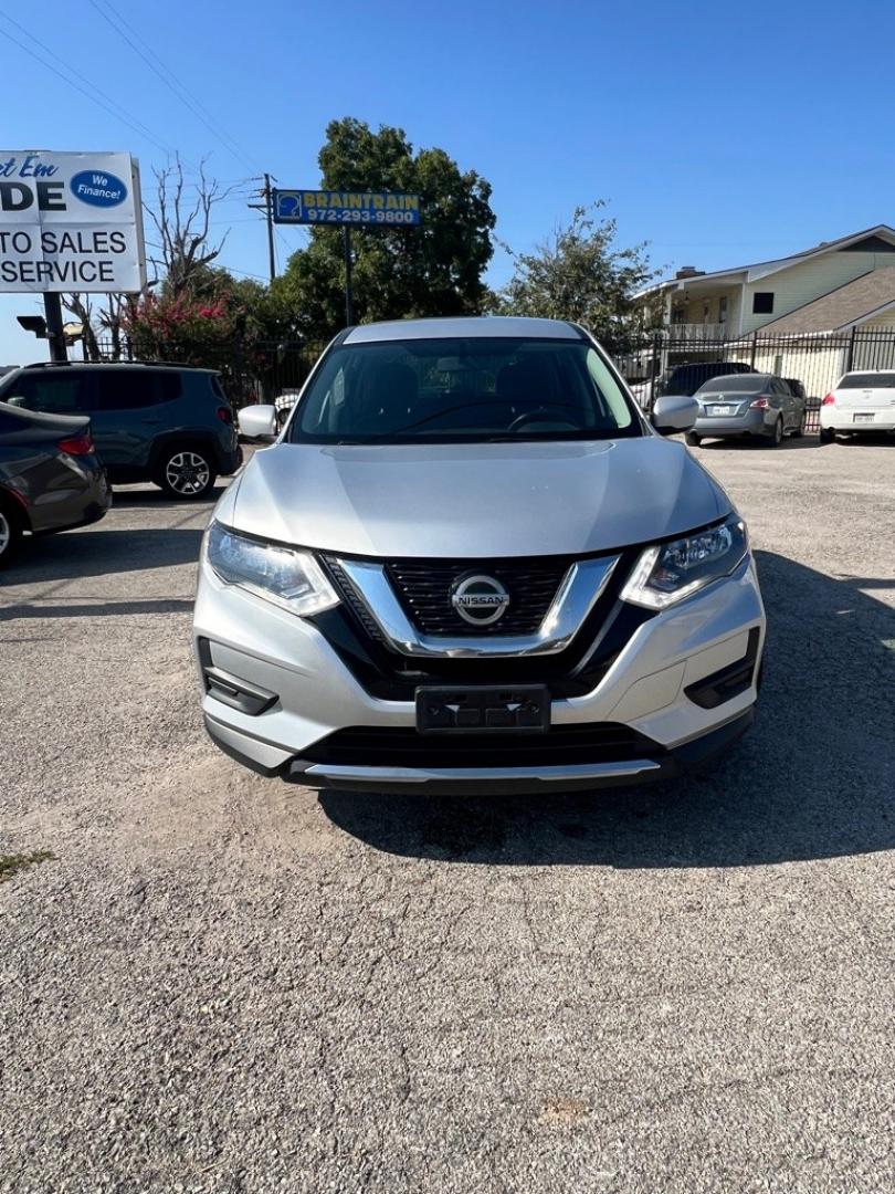 2018 SILVER NISSAN ROGUE S (KNMAT2MV1JP) with an 2.5L engine, Continuously Variable transmission, located at 1507 S Hwy 67, Cedar Hill, TX, 75104, (972) 293-1833, 32.556370, -96.973297- Photo#1
