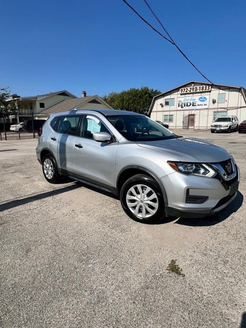 2018 SILVER NISSAN ROGUE S (KNMAT2MV1JP) with an 2.5L engine, Continuously Variable transmission, located at 1507 S Hwy 67, Cedar Hill, TX, 75104, (972) 293-1833, 32.556370, -96.973297- Photo#2