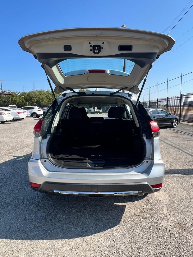2018 SILVER NISSAN ROGUE S (KNMAT2MV1JP) with an 2.5L engine, Continuously Variable transmission, located at 1507 S Hwy 67, Cedar Hill, TX, 75104, (972) 293-1833, 32.556370, -96.973297- Photo#3