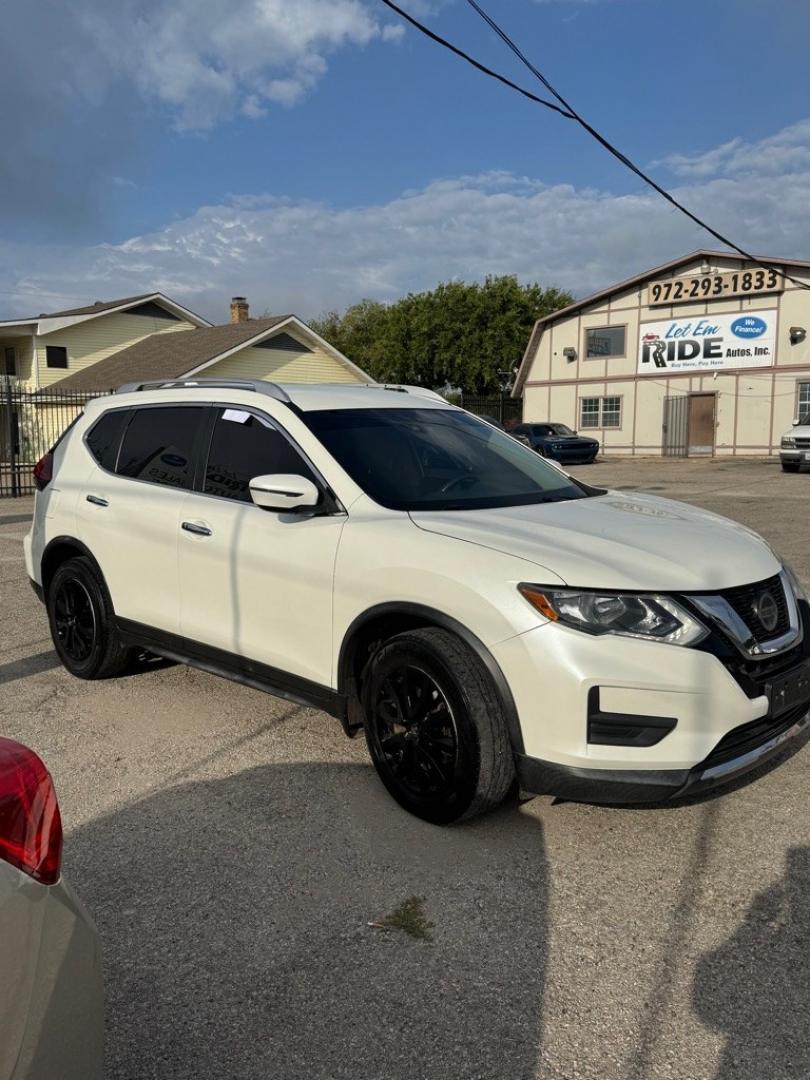 2019 WHITE NISSAN ROGUE S (KNMAT2MT3KP) with an 2.5L engine, Continuously Variable transmission, located at 1507 S Hwy 67, Cedar Hill, TX, 75104, (972) 293-1833, 32.556370, -96.973297- Photo#2