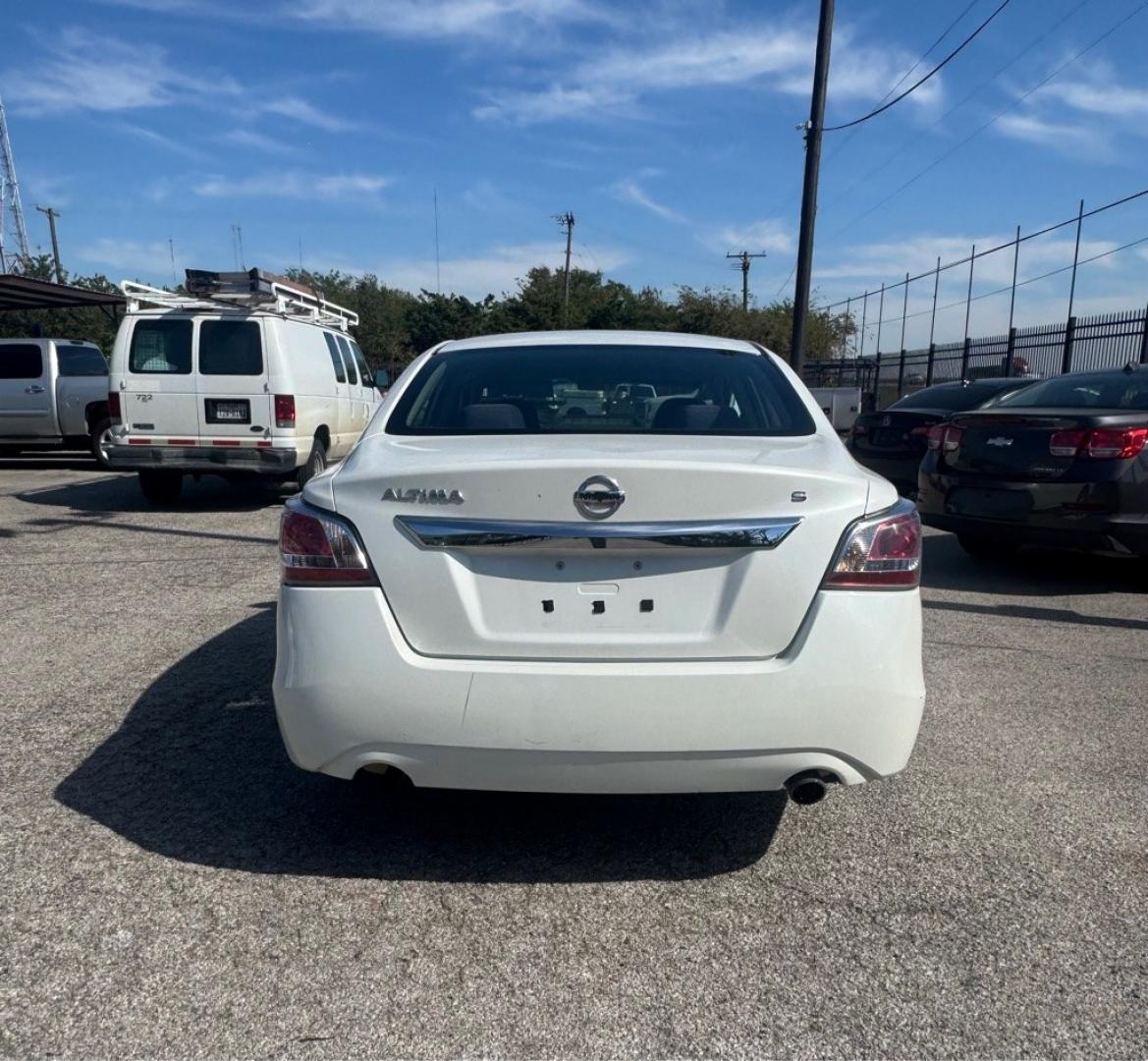 2015 WHITE NISSAN ALTIMA 2.5 (1N4AL3AP7FC) with an 2.5L engine, Continuously Variable transmission, located at 1507 S Hwy 67, Cedar Hill, TX, 75104, (972) 293-1833, 32.556370, -96.973297- Photo#3