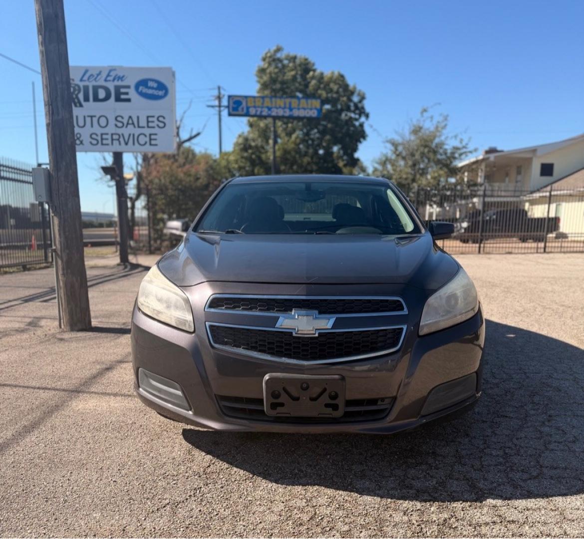 2013 GRAY CHEVROLET MALIBU 1LT (1G11C5SA2DF) with an 2.5L engine, Automatic transmission, located at 1507 S Hwy 67, Cedar Hill, TX, 75104, (972) 293-1833, 32.556370, -96.973297- Photo#1