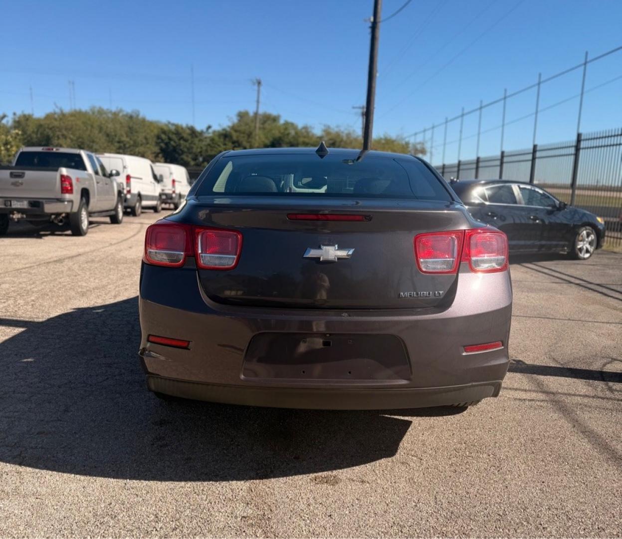 2013 GRAY CHEVROLET MALIBU 1LT (1G11C5SA2DF) with an 2.5L engine, Automatic transmission, located at 1507 S Hwy 67, Cedar Hill, TX, 75104, (972) 293-1833, 32.556370, -96.973297- Photo#3