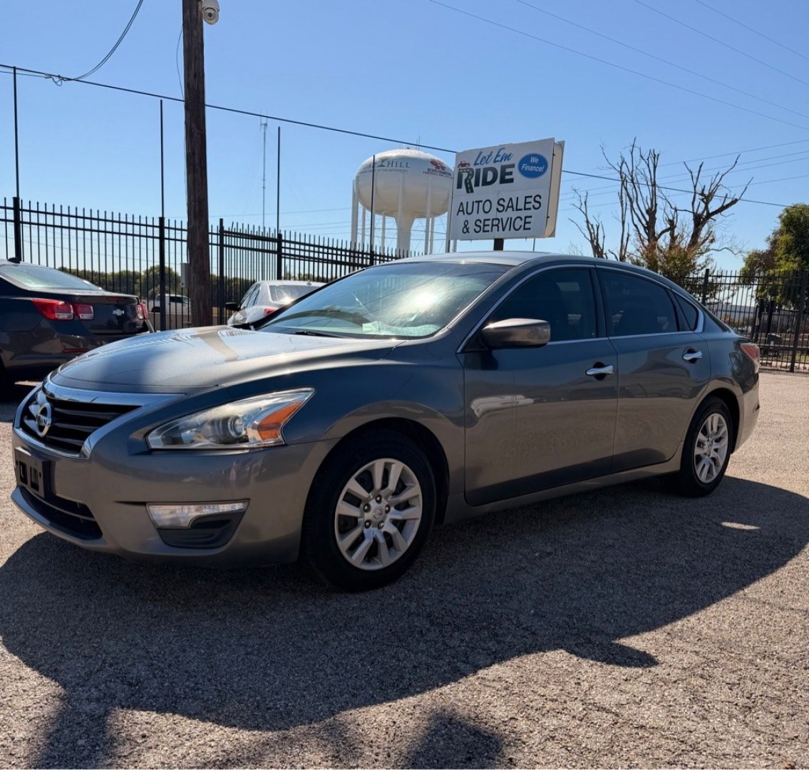 2014 GRAY NISSAN ALTIMA 2.5 (1N4AL3AP1EN) with an 2.5L engine, Continuously Variable transmission, located at 1507 S Hwy 67, Cedar Hill, TX, 75104, (972) 293-1833, 32.556370, -96.973297- Photo#0